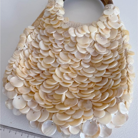 Sportsgirl UNDER THE SEA SHELL CLUTCH BAG - Picture 2 of 7